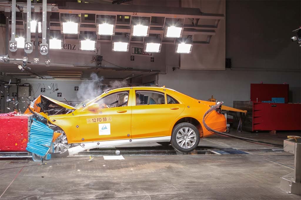Mercedes benz s class crash test video