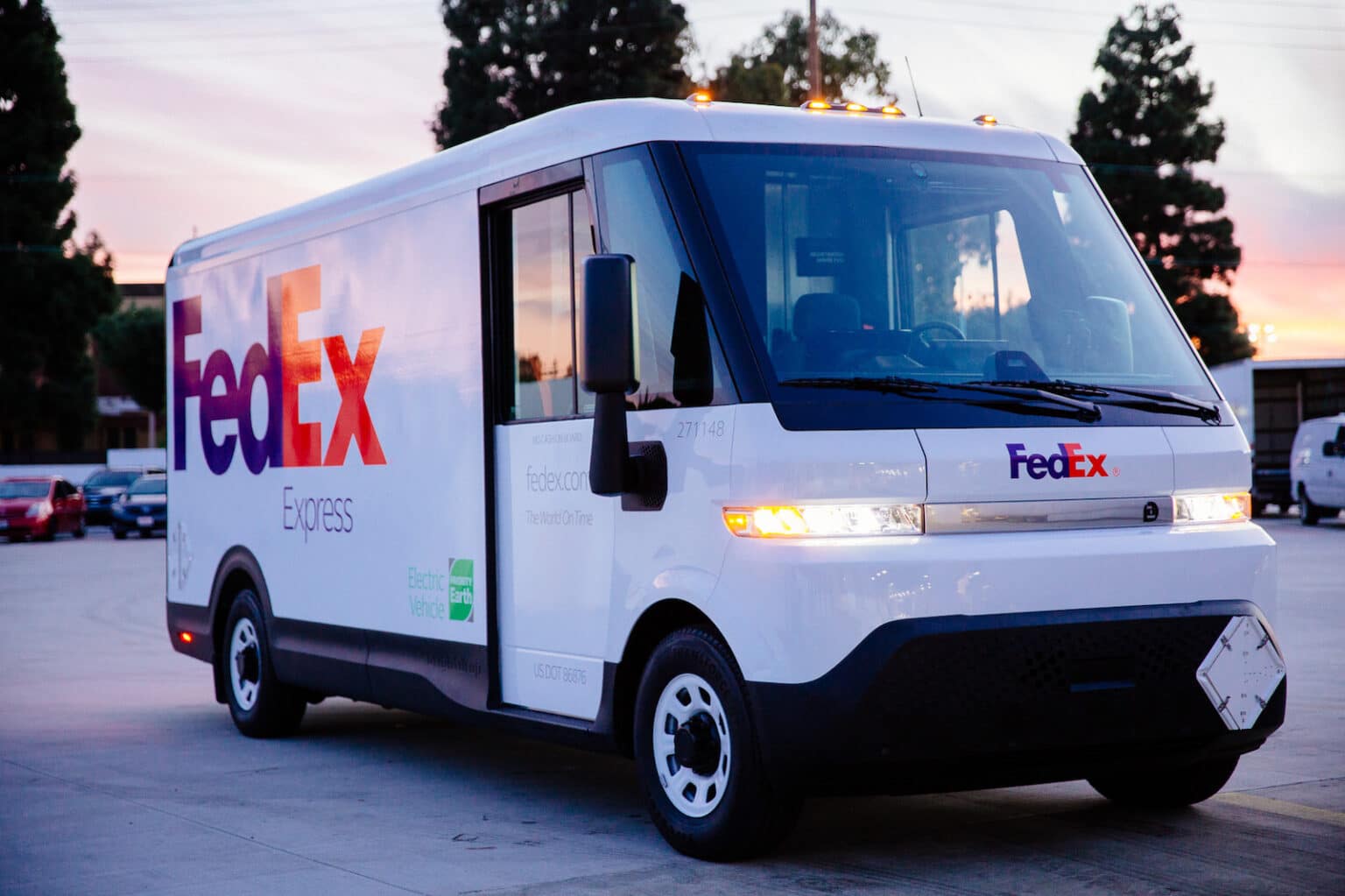 GM’s BrightDrop Delivers First Electric Delivery Vans to FedEx The